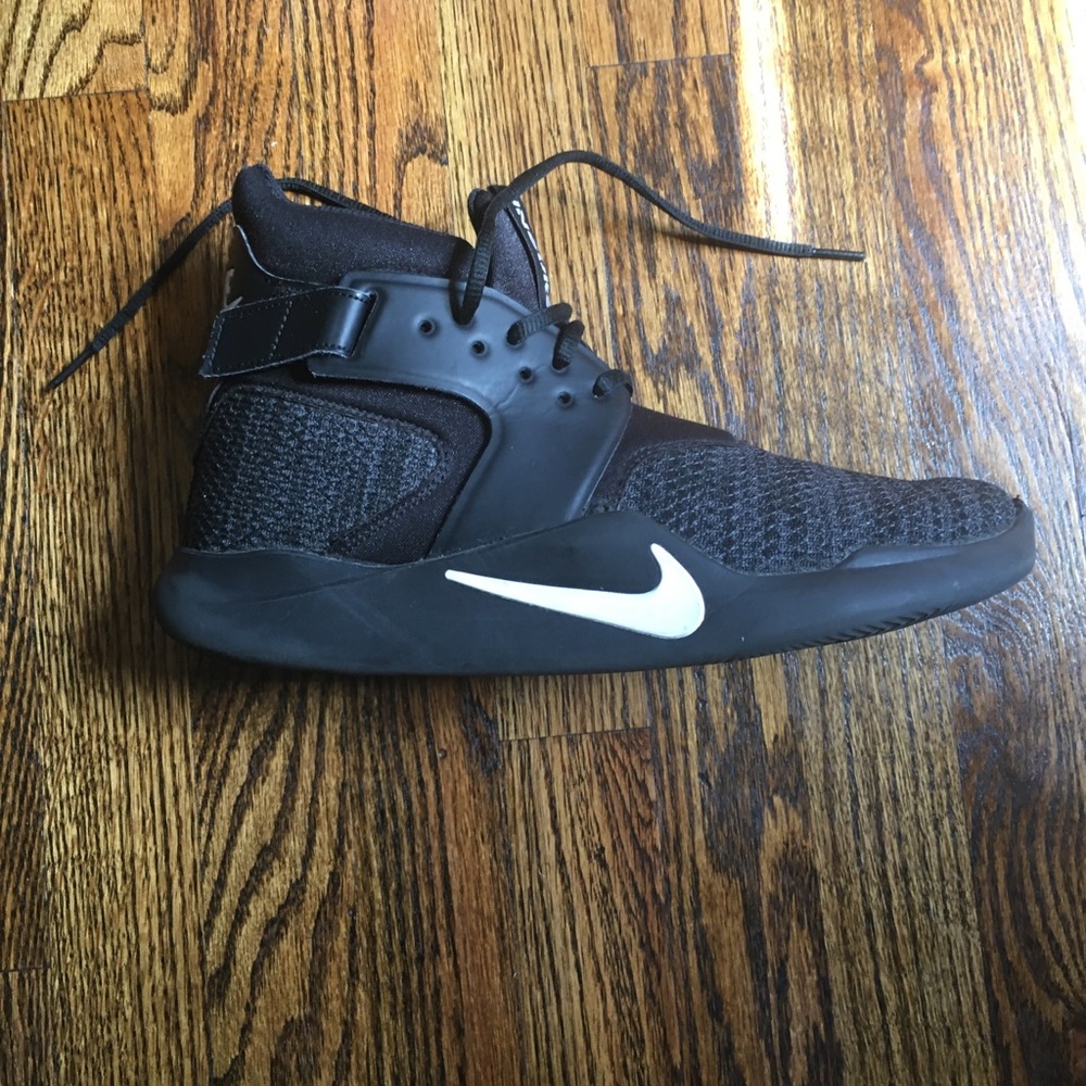 Nike Incursion Mid SE Black/White-Dark Grey